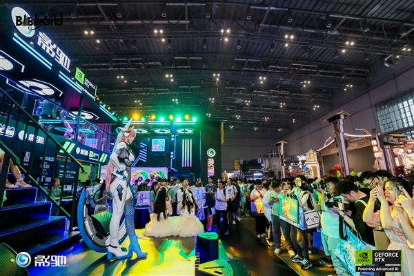 影驰出征BW 2025！新星曜双生登场 硬件玩家也来二次元整活了！